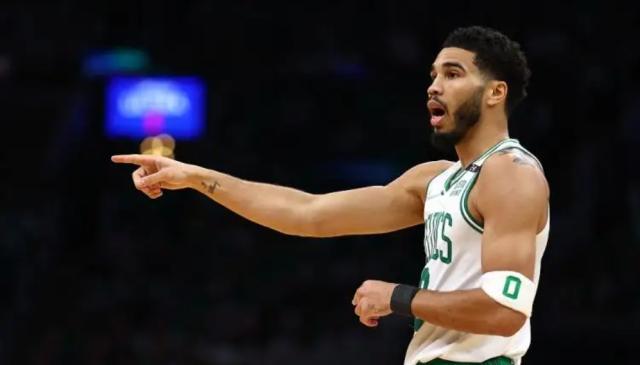 九游娱乐登录入口-【观点】总决赛四场战罢 塔图姆不配冠军球队老大