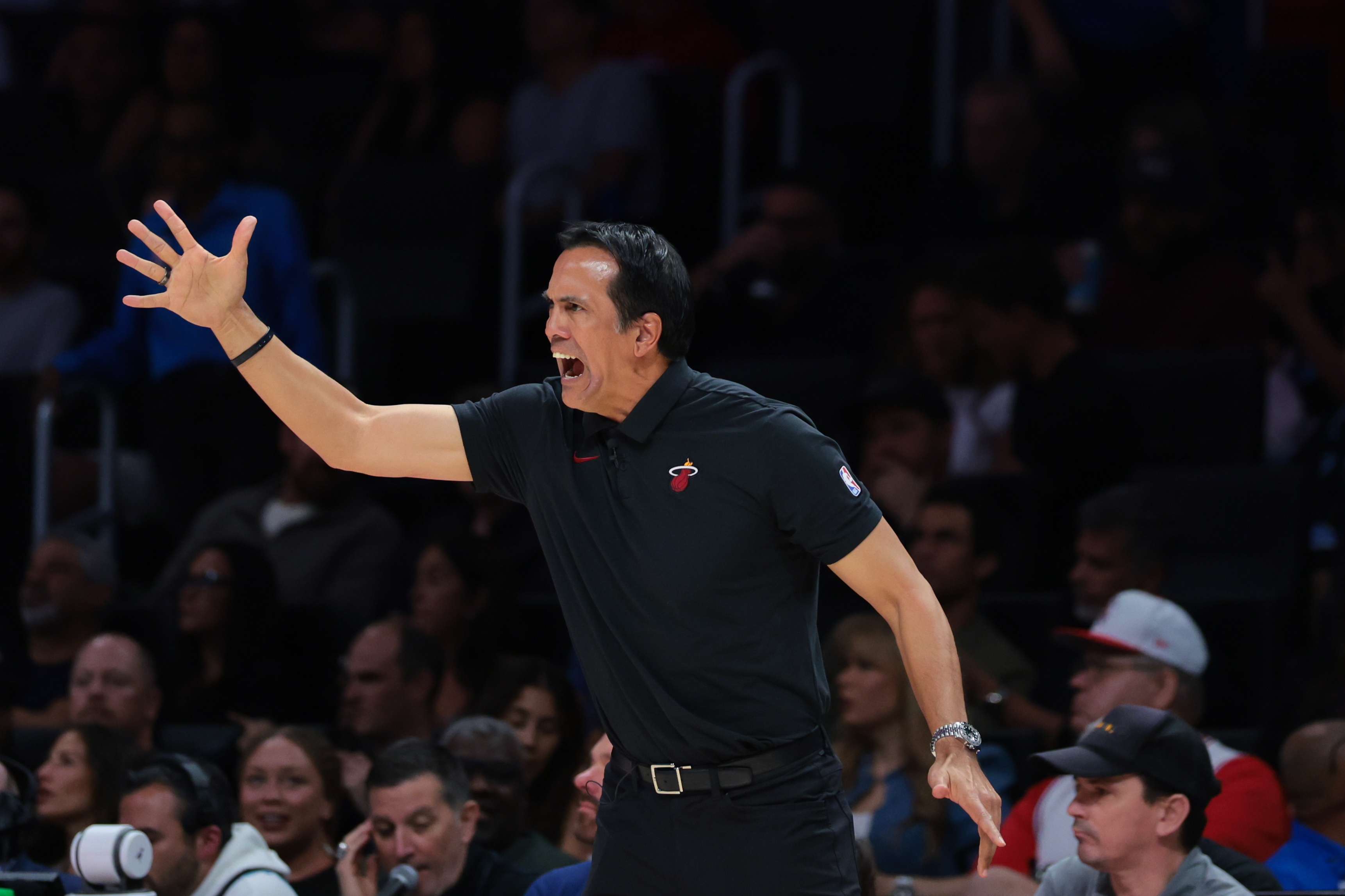 九游娱乐登录入口-热火魔术裁判报告：全场无漏判错判！吹热火5秒违例为正确判罚