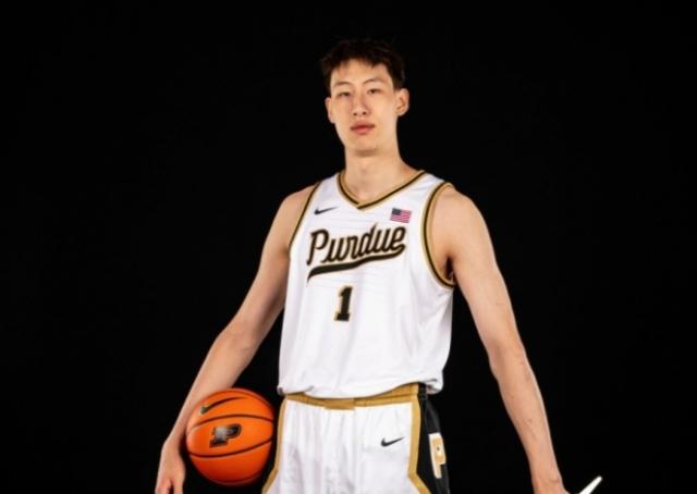 九游娱乐登录入口-郇斯楠称不关注NBA选秀前景 模拟选秀曾跻身乐透